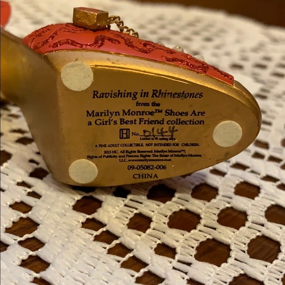 Marilyn Monroe miniature collectible shoe - Picture 8 of 8